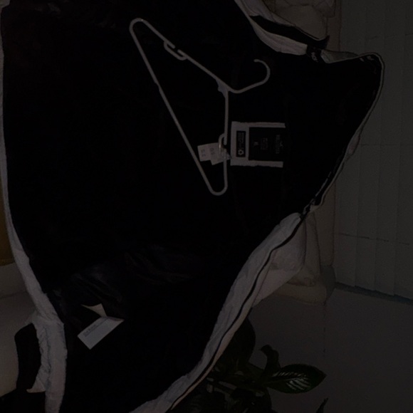 Hollister’s Puffer CollectionXL White - Picture 4 of 5